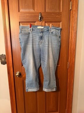 Signature by Levi Strauss Light Blue Cropped Jeans